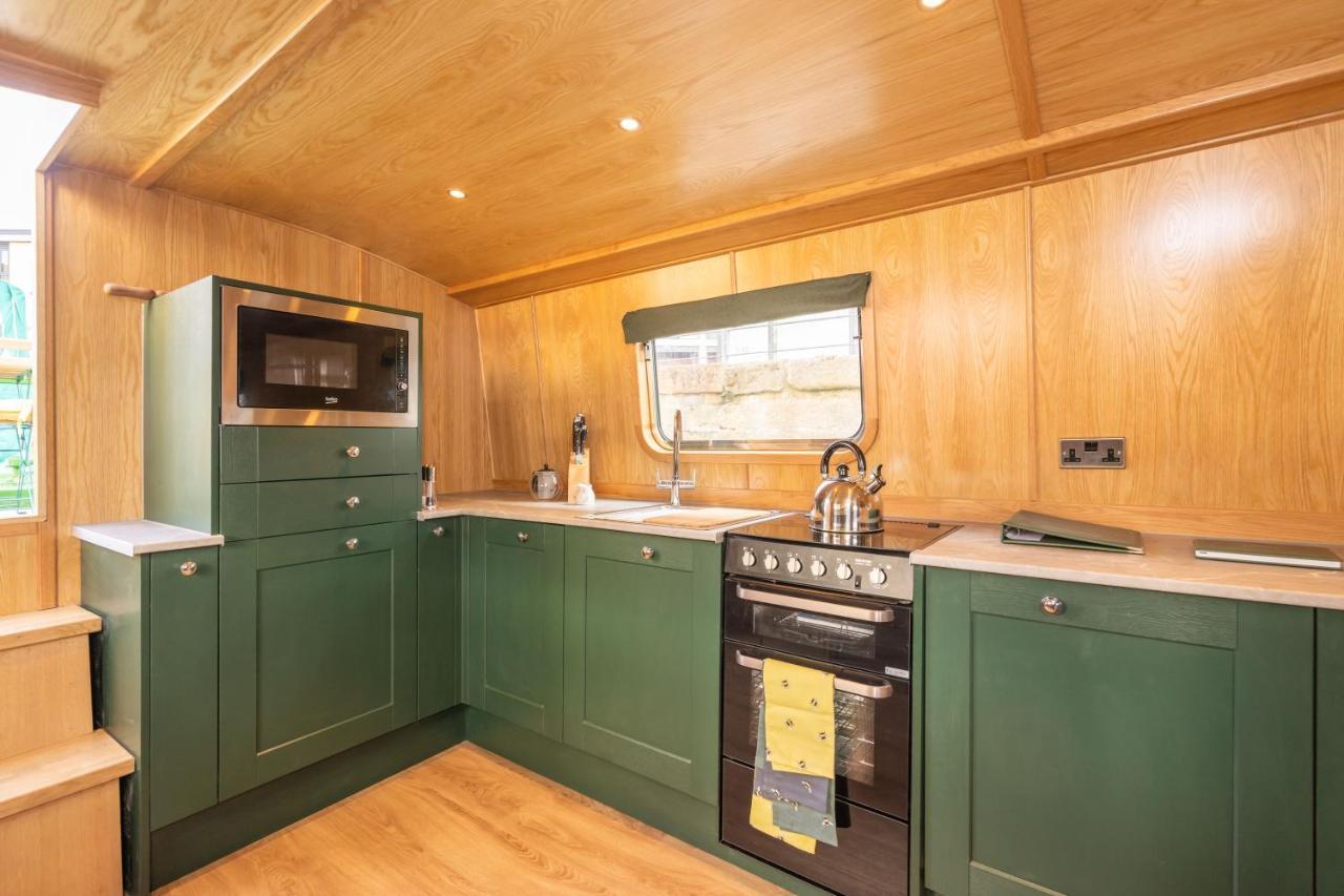 Three-Bedroom House,1108795560:JPEG