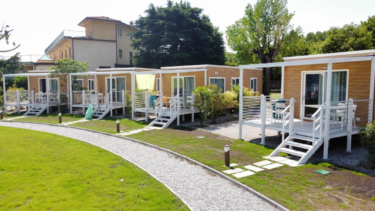 Mobile Home,1243918669:JPEG