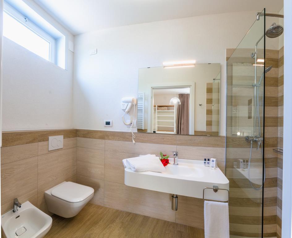 Luxury Quadruple Room,415461852:JPEG