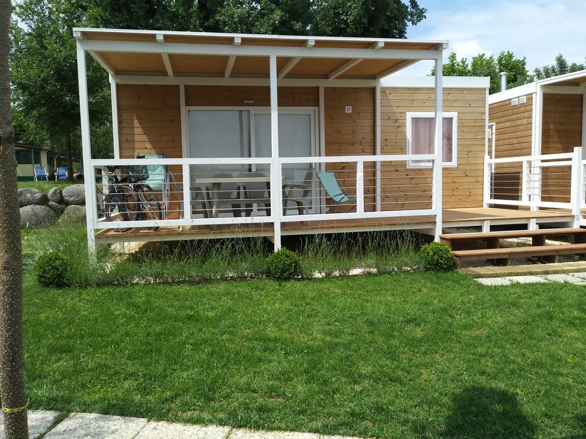 Luxury mobile home with Lake View - 4 Adults