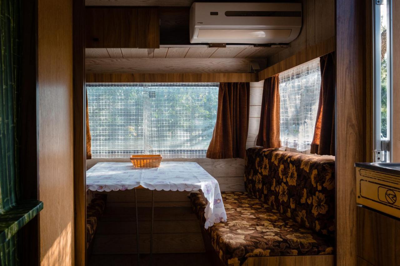 Medium Caravan