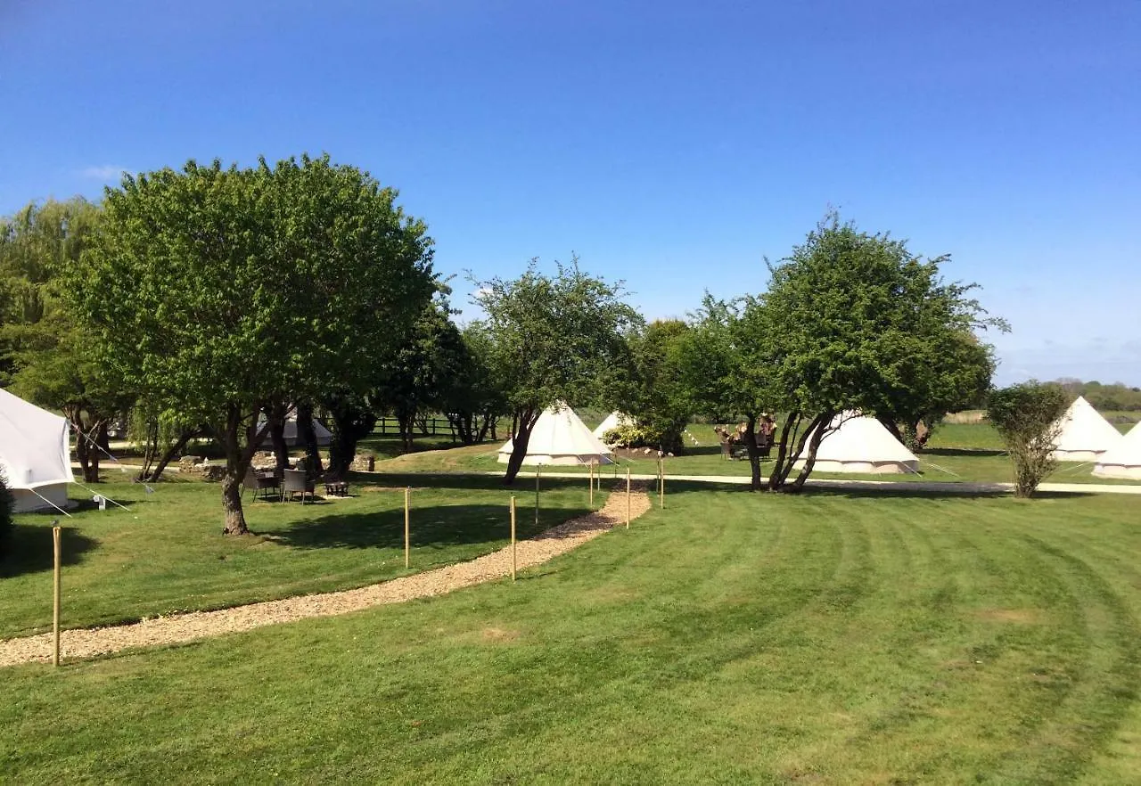 Oxford Riverside Glamping - campingkey.com