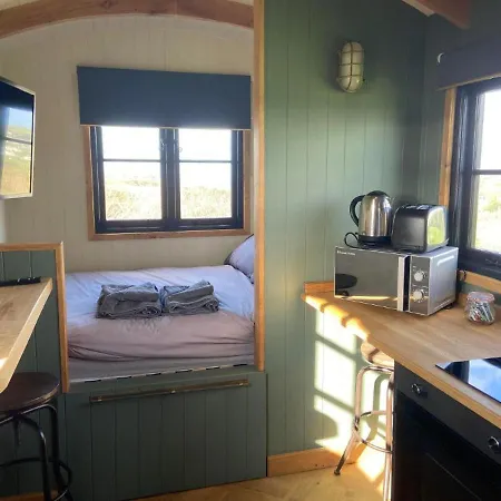 Travellers Rest Glamping Pods & Shepherds Hut-2