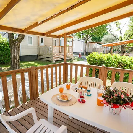 Happy Camp Mobile Homes In Balatontourist Fuered Camping & Bungalows-3