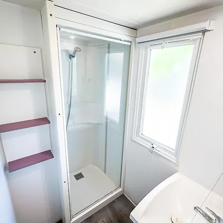 Happy Camp mobile homes in BalatonTourist Füred Camping&Bungalows-3