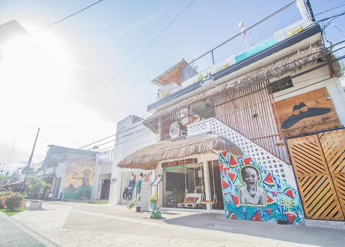 Albergue: Straw Hat Hostel & Rooftop Bar