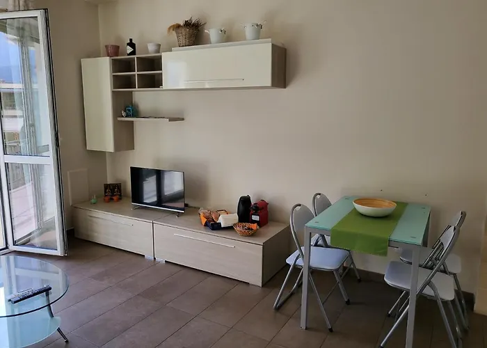  Albenga House