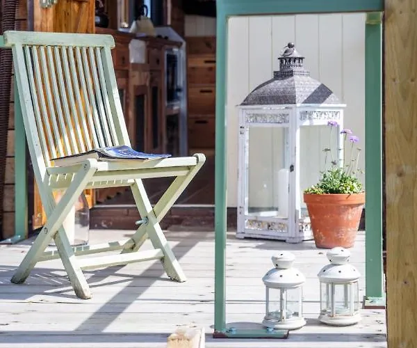 The Hoot Romantic Glamping