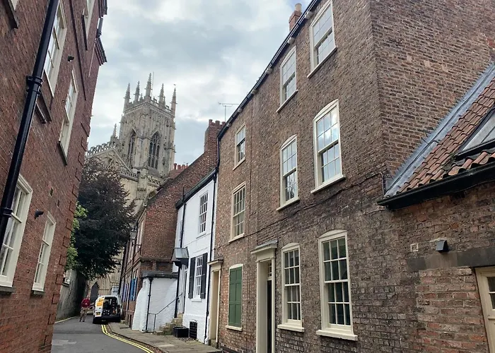 7 Precentor'S Court