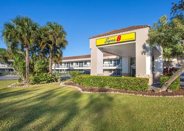 Super 8 By Wyndham Naples