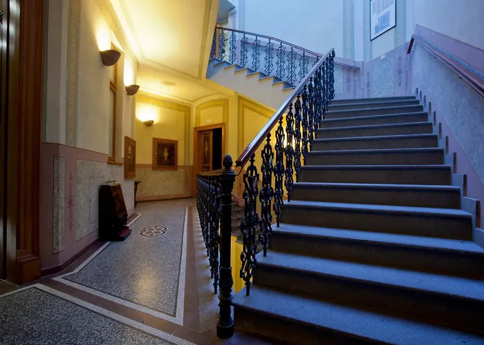 Central hotel: Deminka Palace