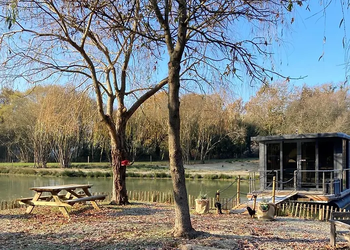 Ecolodge Charles Ashton Hebergement Insolite Sur L'Eau