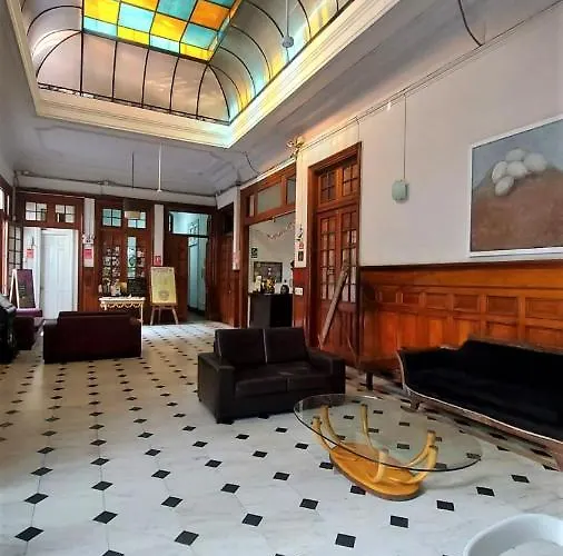 1900 Backpacker'S Hostel