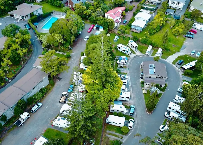 Touchwood Motor Inn & Inner City Camping Ground