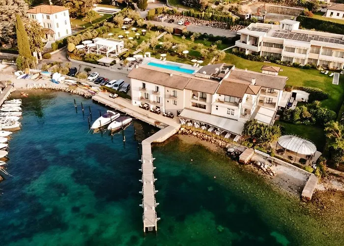 Kurhotel: Bella Hotel & Restaurant With Private Dock For Mooring Boats