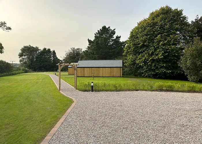 Riverside Retreats - Frankie Parking Sleeps 4