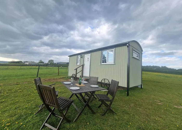 Cwtch Glamping Shepherds Huts