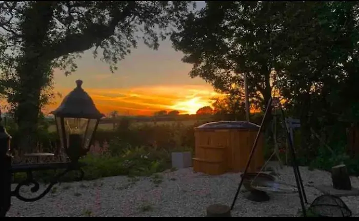 Nefoedd Romantic Shepherds Hut