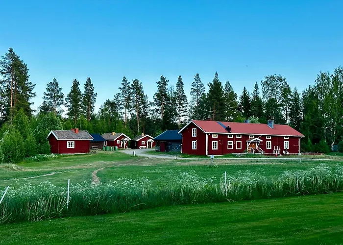 Timmerhus Komplett Mindre Bostad Med Tillgang Till Stort Servicehus