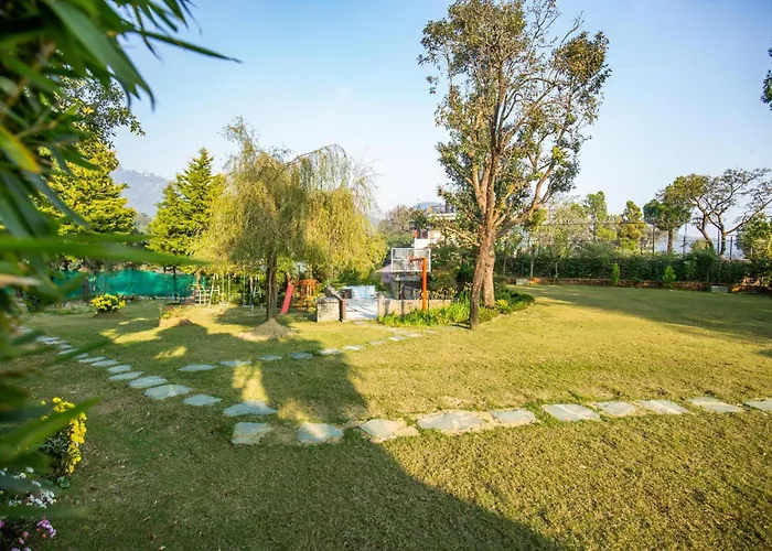 Extraordinary 6-Bedroom Bungalow In Barlowganj,