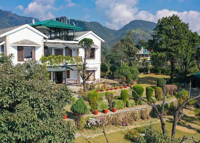 Extraordinary 6-Bedroom Bungalow In Barlowganj,