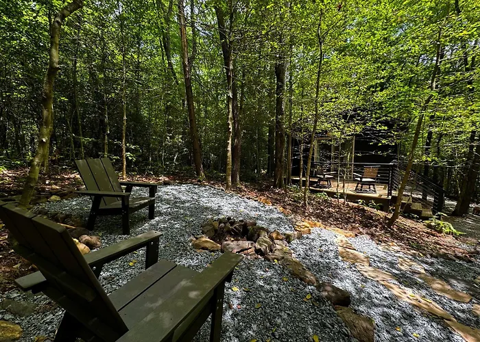 Couples Glamping Cabin-Bearly Behaving At Valley Bear Farms Resort