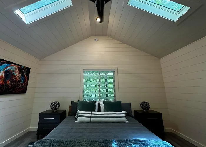 Couples Glamping Cabin-Bearly Behaving At Valley Bear Farms Resort