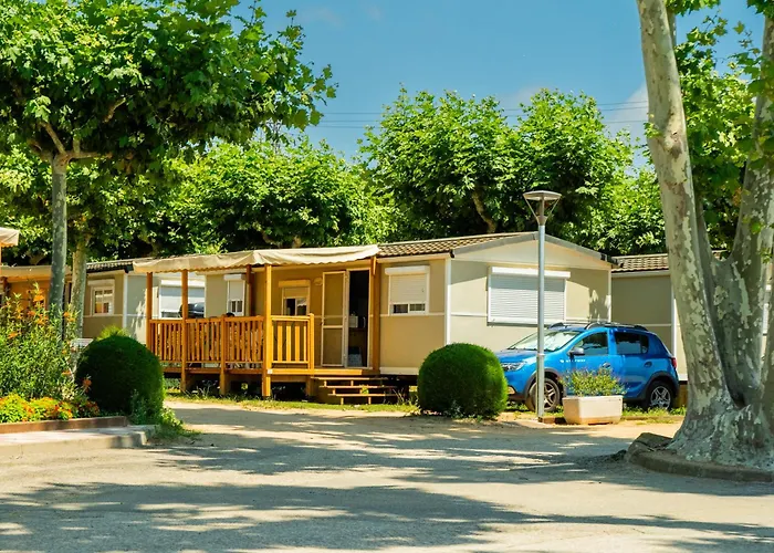 Hotel cerca del colegio: Camping Riembau