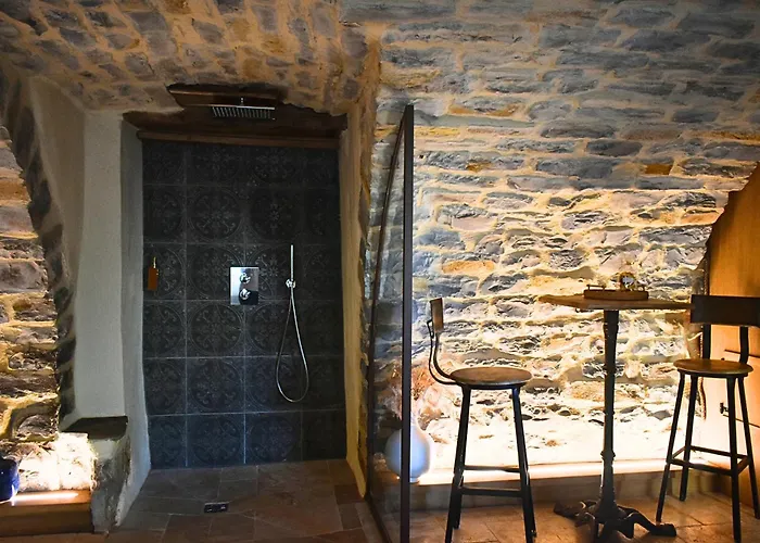 Hébergement insolite avec jacuzzi privatif Millau
