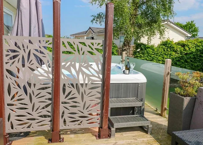 21 Hesket Park Huge Hot Tub Included Pet Friendly No Commercial Vans