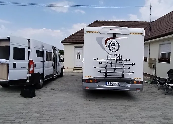 Lakoauto Berles Luxus Negykereken 2 Kastenwagen
