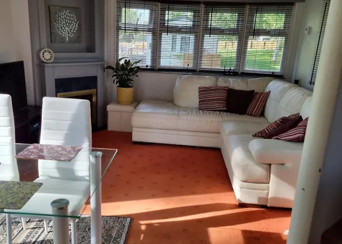 The Fox - Free Fishing, Pets Welcome - Static Caravan In Clare, Suffolk