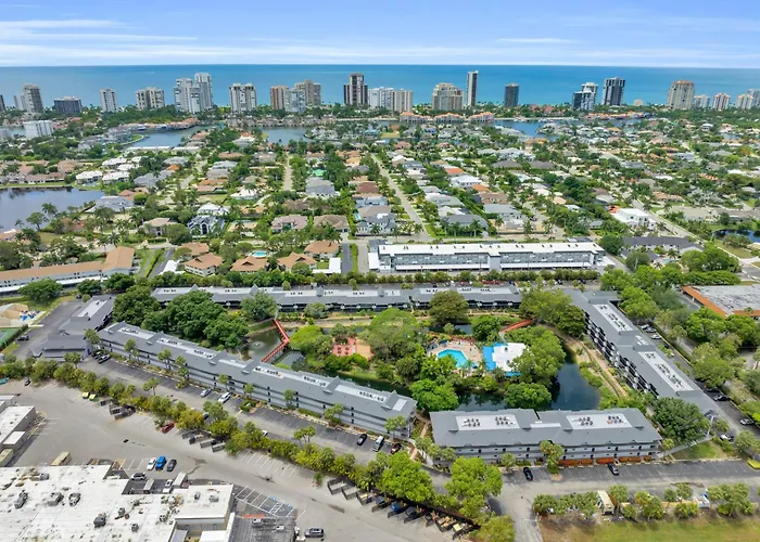 Park Shore Resort By Mike Z Rentals (Adults Only)