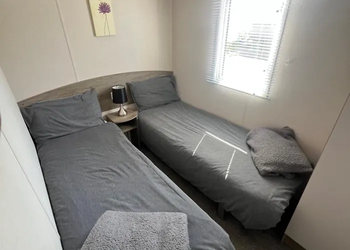 3 Bedroom Modern Caravan Sleeps up to 8