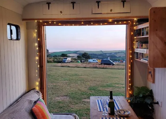 Monroe Horsebox Glamping