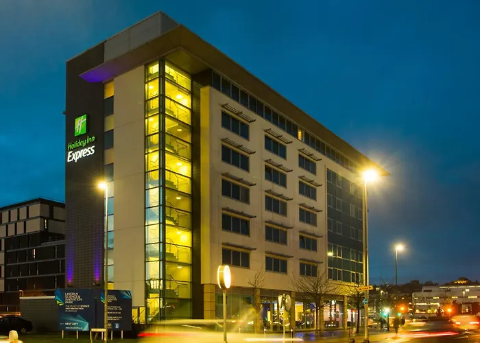 Central hotel: Holiday Inn Express Lincoln City Centre By Ihg