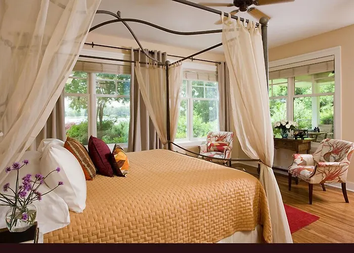 Lookout Point Lakeside Inn