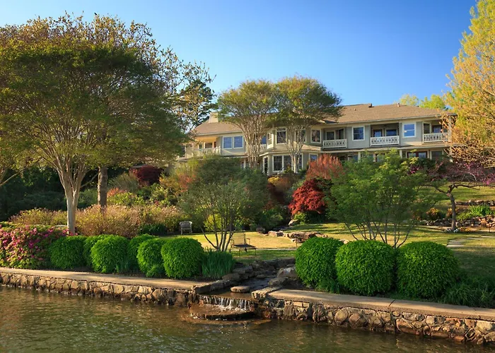 Lookout Point Lakeside Inn