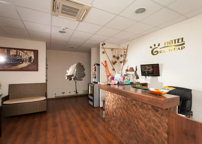 Hotel Grand Cap Rooftop Pool