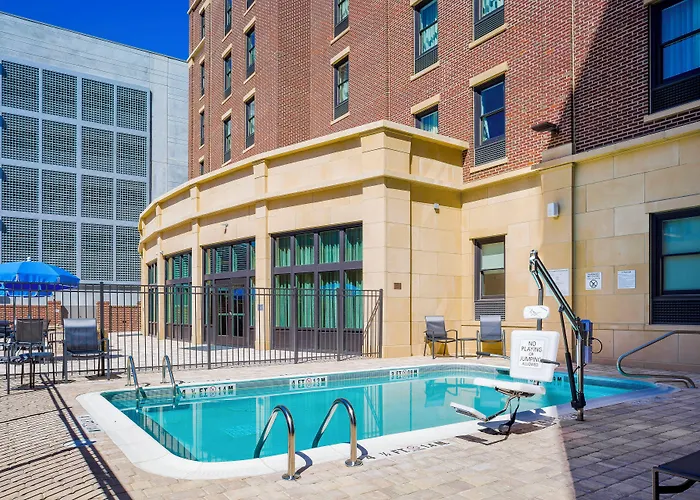 Fairfield Inn & Suites By Marriott Savannah Downtown Historic District