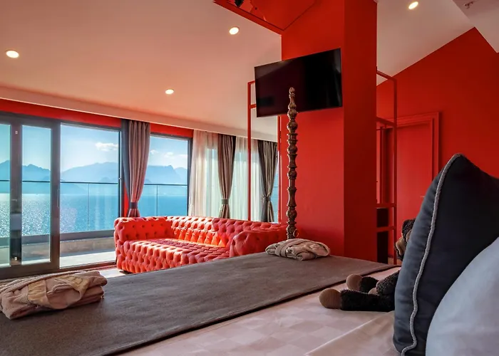 Lucky Monkey Hotel