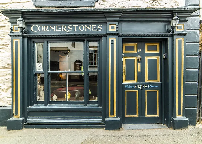 Pet Friendly hotel: Self Catering Accommodation, Cornerstones, 16Th Century Luxury House Overlooking The River