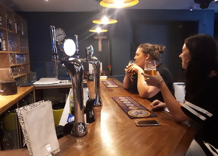 Pet Friendly hotel: Ty Glyndwr Bunkhouse, Bar And Cafe