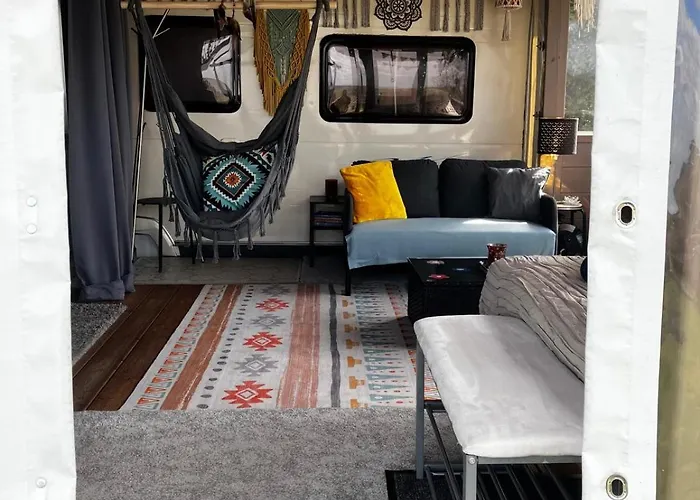 Glamping Karavan U Konopiste