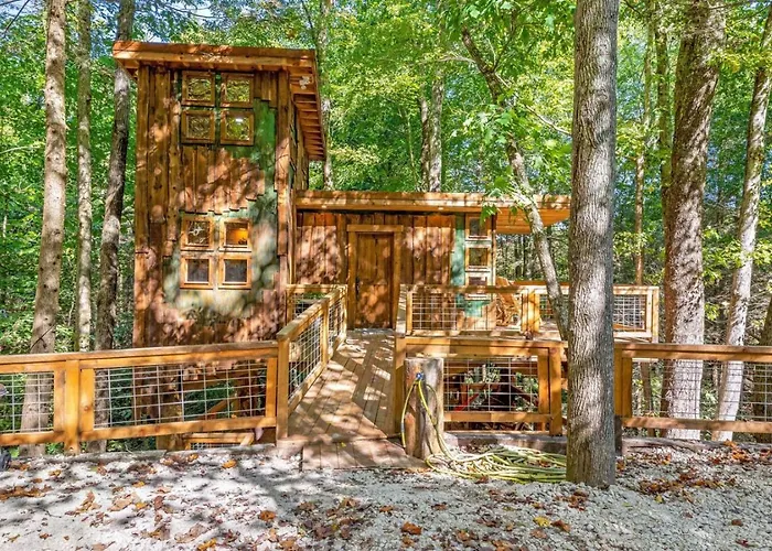 Amazonia- Pet Friendly, Firepit, Outdoor Shower
