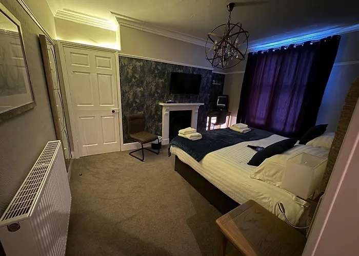 Hedley House & Apartments