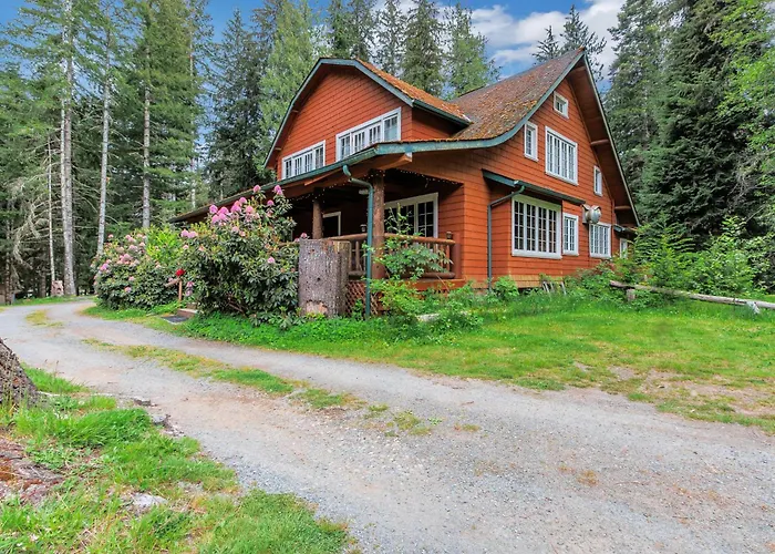 Large Lodge At Rainier Lodge