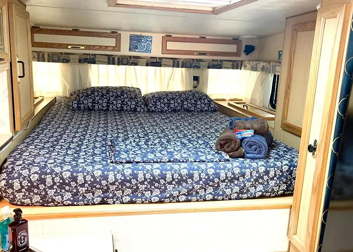 Camper For 2 Less Than Half A Mile From Mt Rainier