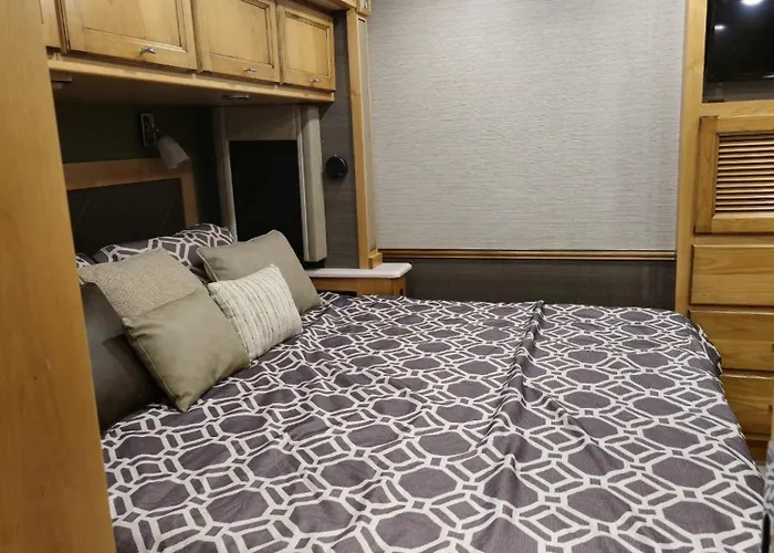Luxury Motorhome With Hot Tub And Pool