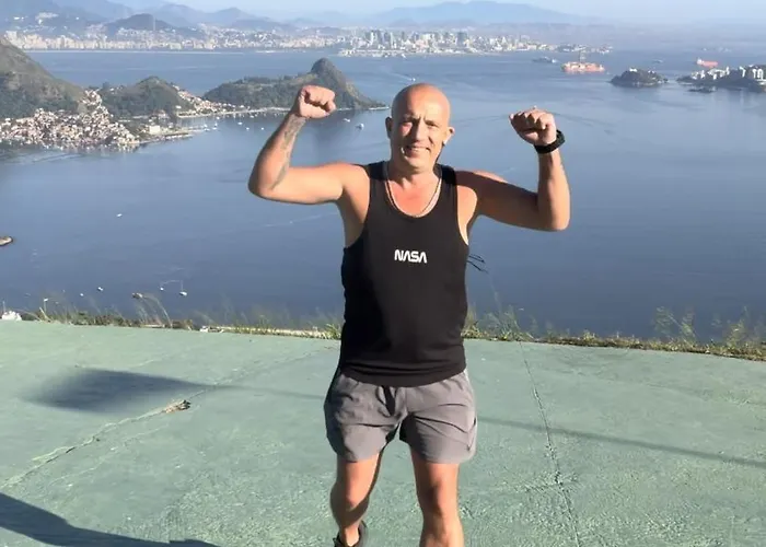Voo de parapente em Niterói com vista pro RJ